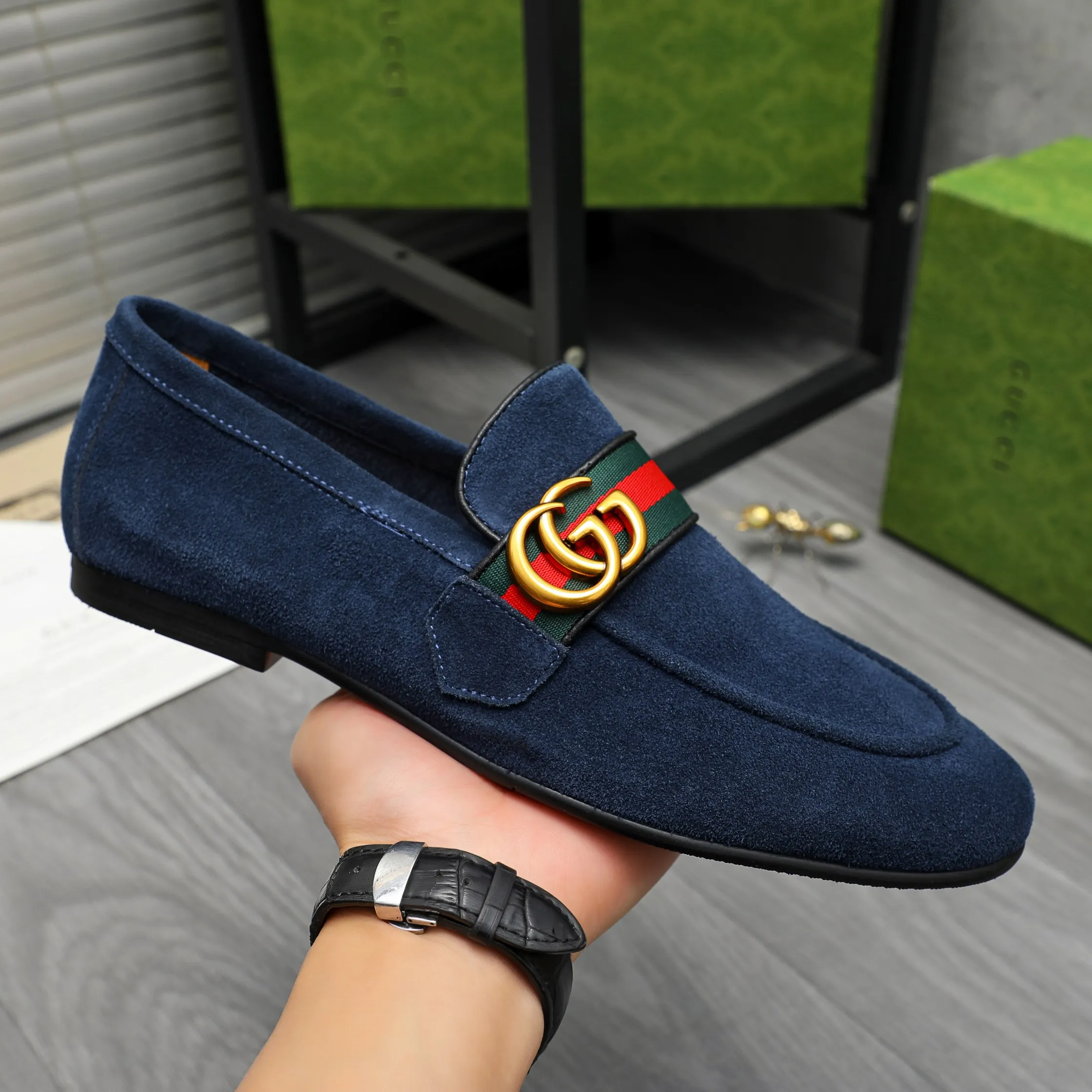 Men's shoes 💰p400 Product trademark: GUCCI "Gucci" business casual leather shoes Regular size: 38-46 (38.45.46 is custom-made and non-returnable) Product material: Selected suede cowhide with webbing upper, cowhide lining, original rubber outsole